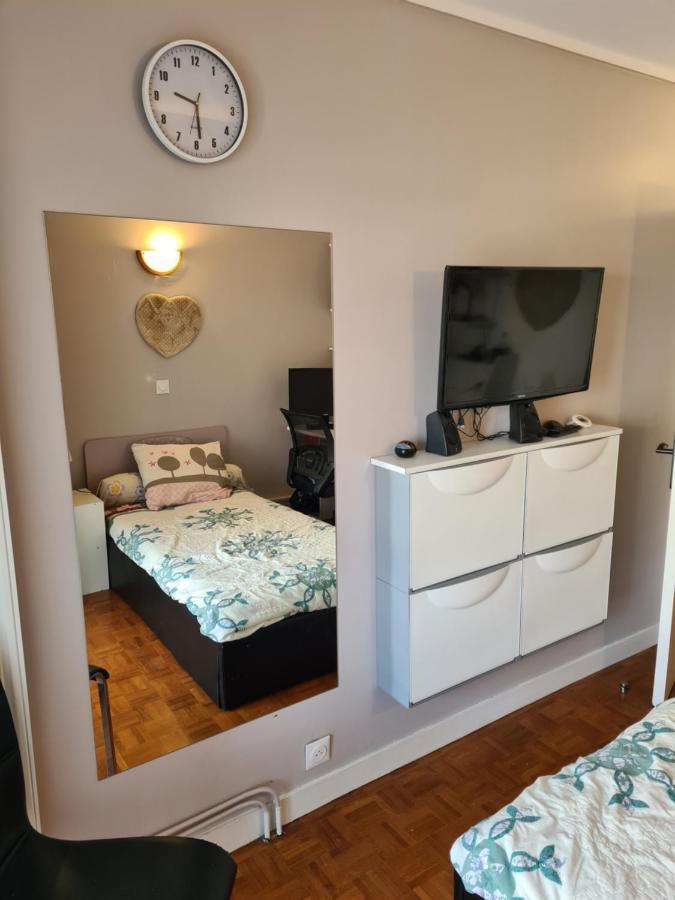 Chambre De 11 M2 Avec Balcon Paris Bagian luar foto